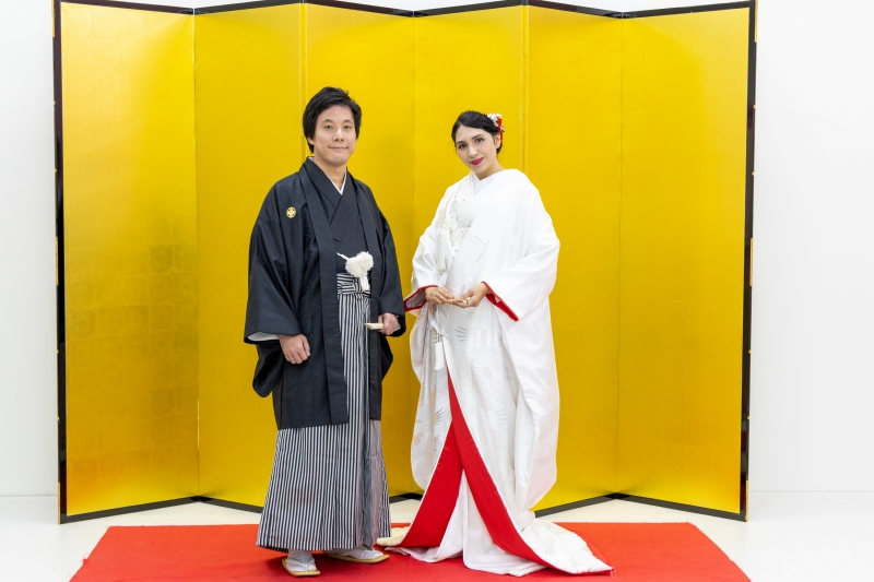 金刑部の前で和装で撮影